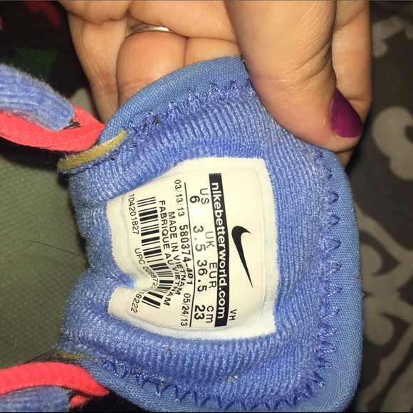 NIKE TRAINING SHOES SIZE 6 - Picture 5 of 7